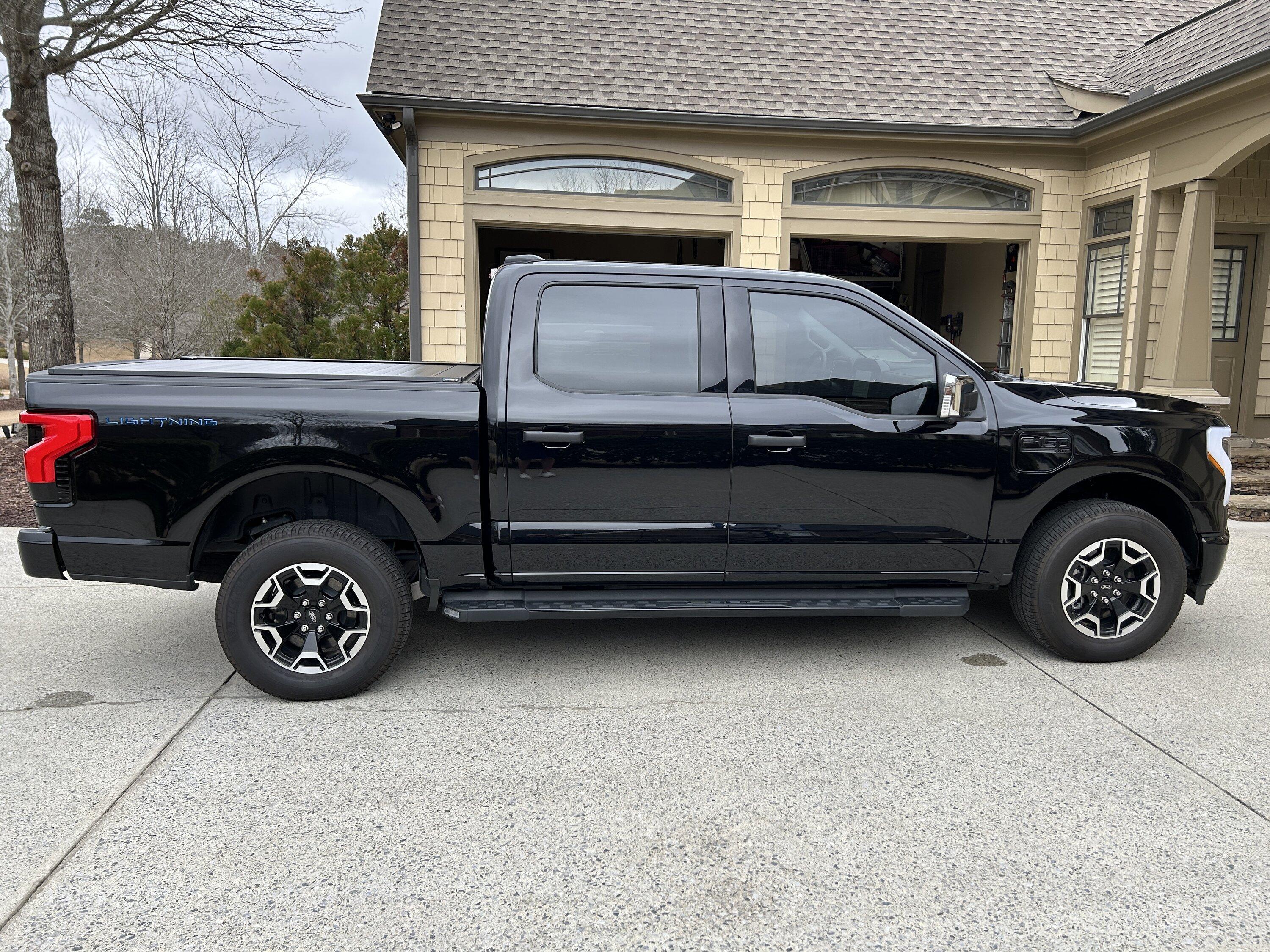 Ford F-150 Lightning FS: 2022 Lightning XLT w/leather, heated seats, Homelink, etc. - $47,500 IMG_5404.JPG