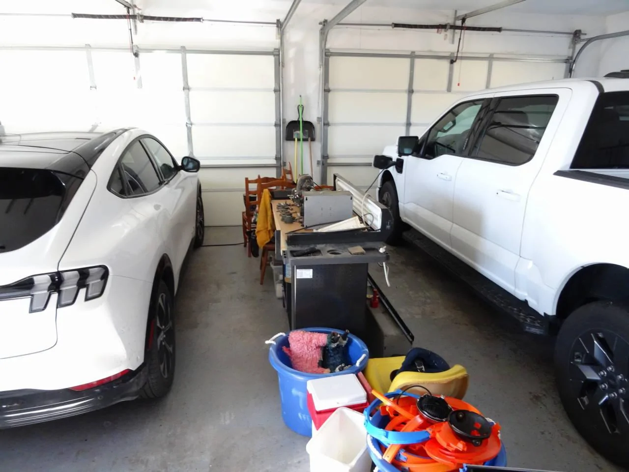 Ford F-150 Lightning Lightning Owner Drives a Cybertruck t