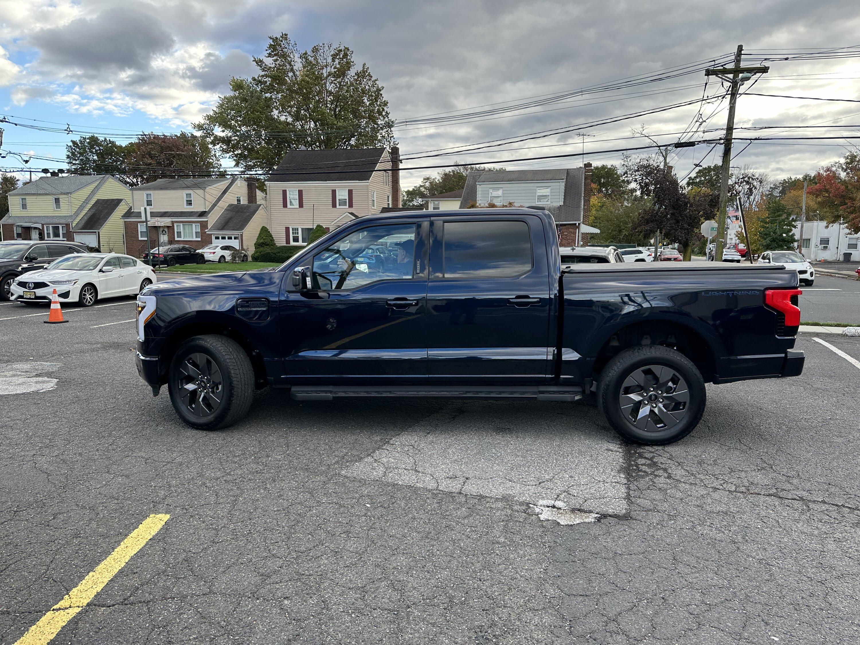 Ford F-150 Lightning 2023 SR Range Lariat Antimatter Blue IMG_5215