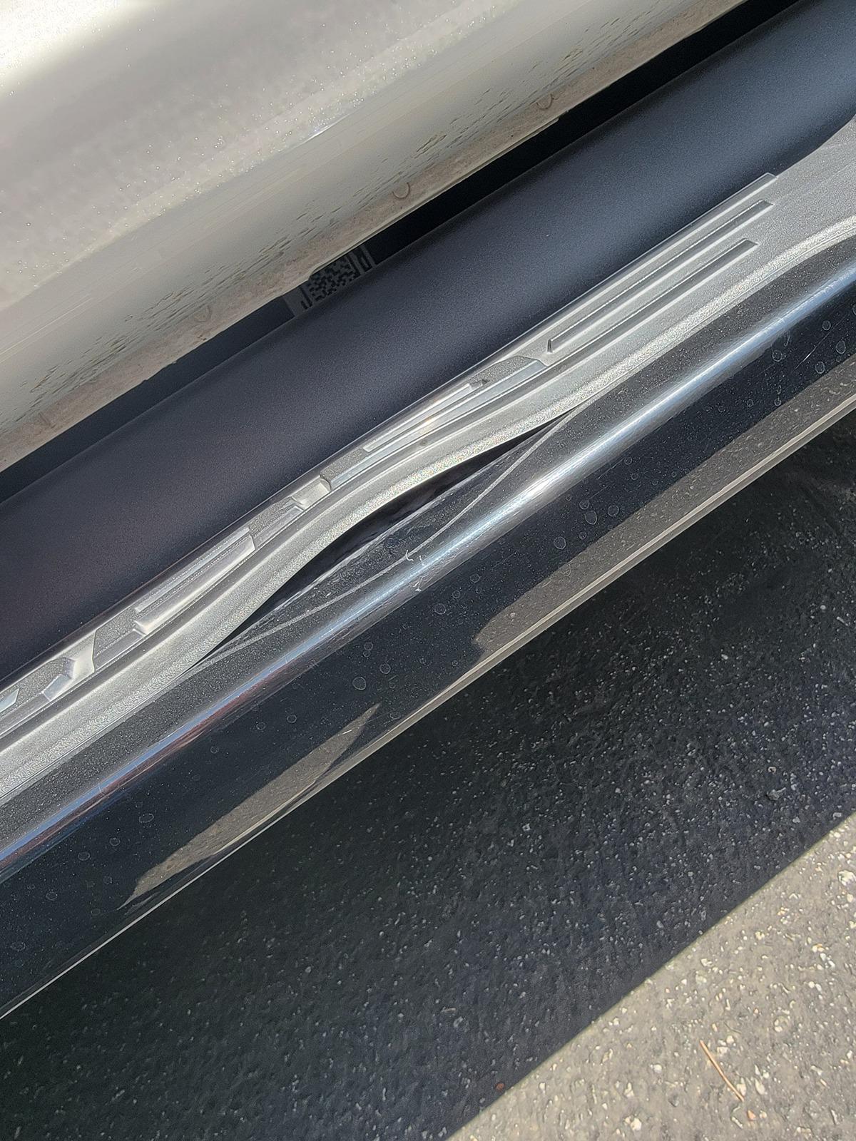 Ford F-150 Lightning Running board coming unglued? 1000000297