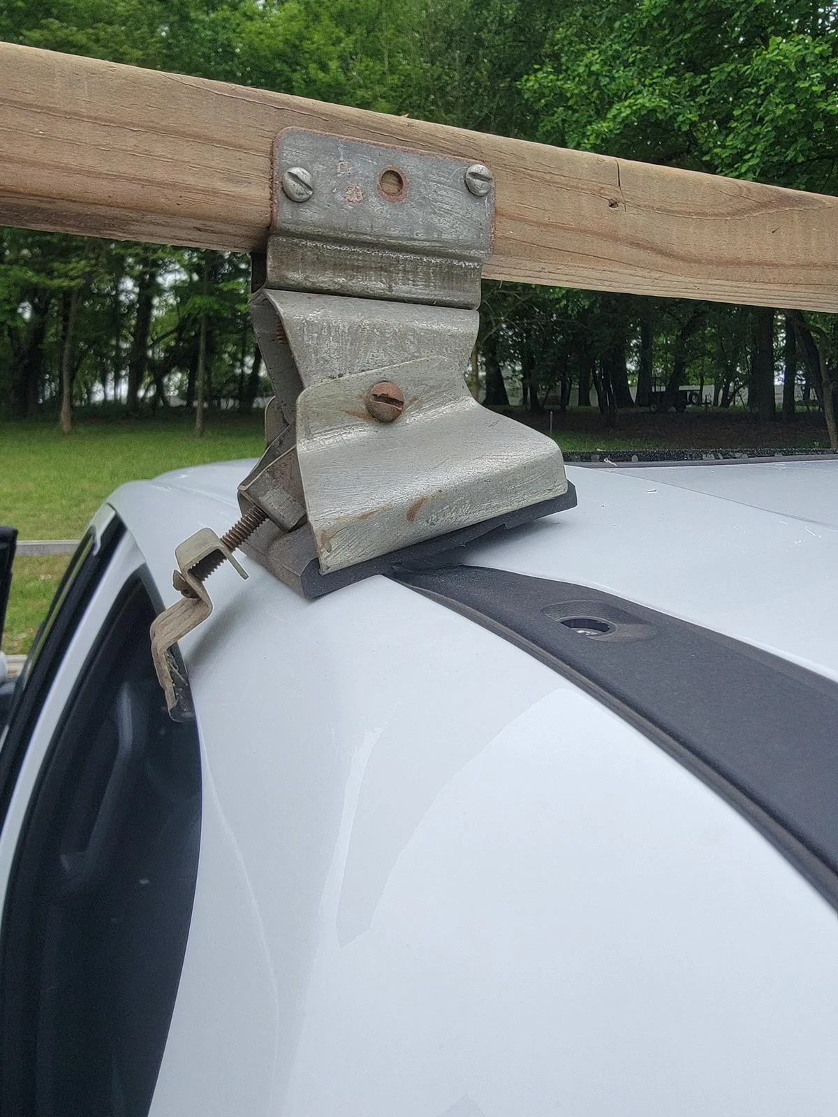 Ford F-150 Lightning Does Lightning have a roof rail for roof rack installation? 20240506_141351