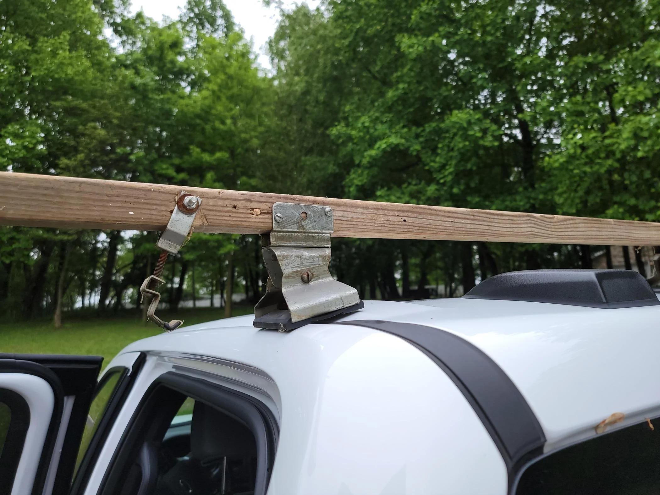Ford F-150 Lightning Does Lightning have a roof rail for roof rack installation? 20240506_140312