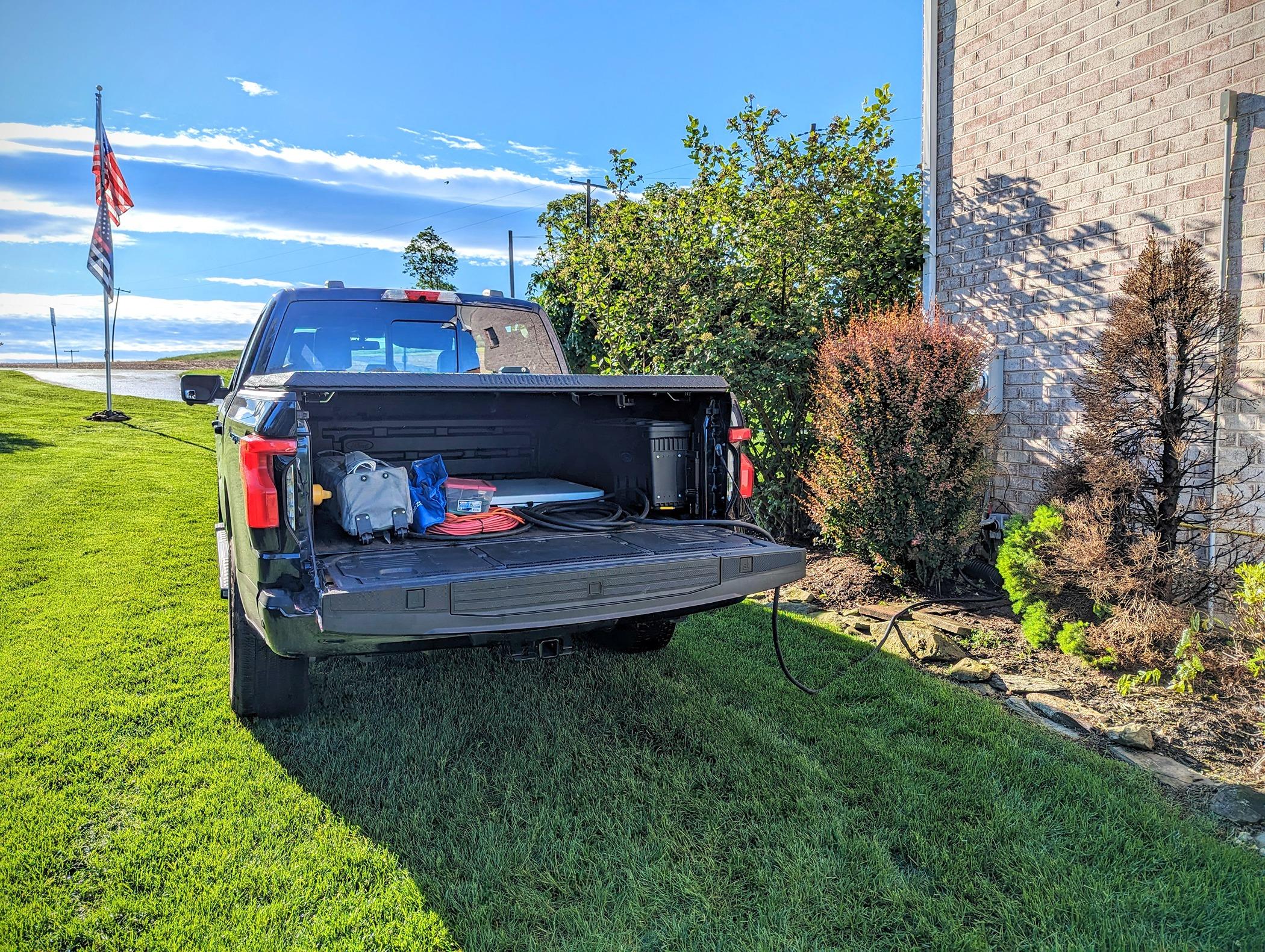 Ford F-150 Lightning Planetary emergency or squirrel fart, pro power running the house 1000015920