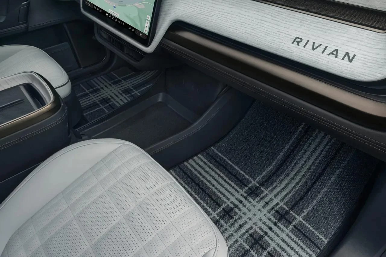 Ford F-150 Lightning New Rivian R1 Gen 2 Interior, Exterior and 22" Range Wheels with / without covers - Real Life Pictures 4tYdzpNpHJRoziWcE4tKE7-1280-80.jpg