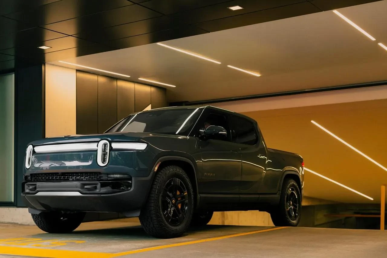 Ford F-150 Lightning New Rivian R1 Gen 2 Interior, Exterior and 22" Range Wheels with / without covers - Real Life Pictures QSQSGRgCTcQnwuF2nUtXp6-1280-80.jpg