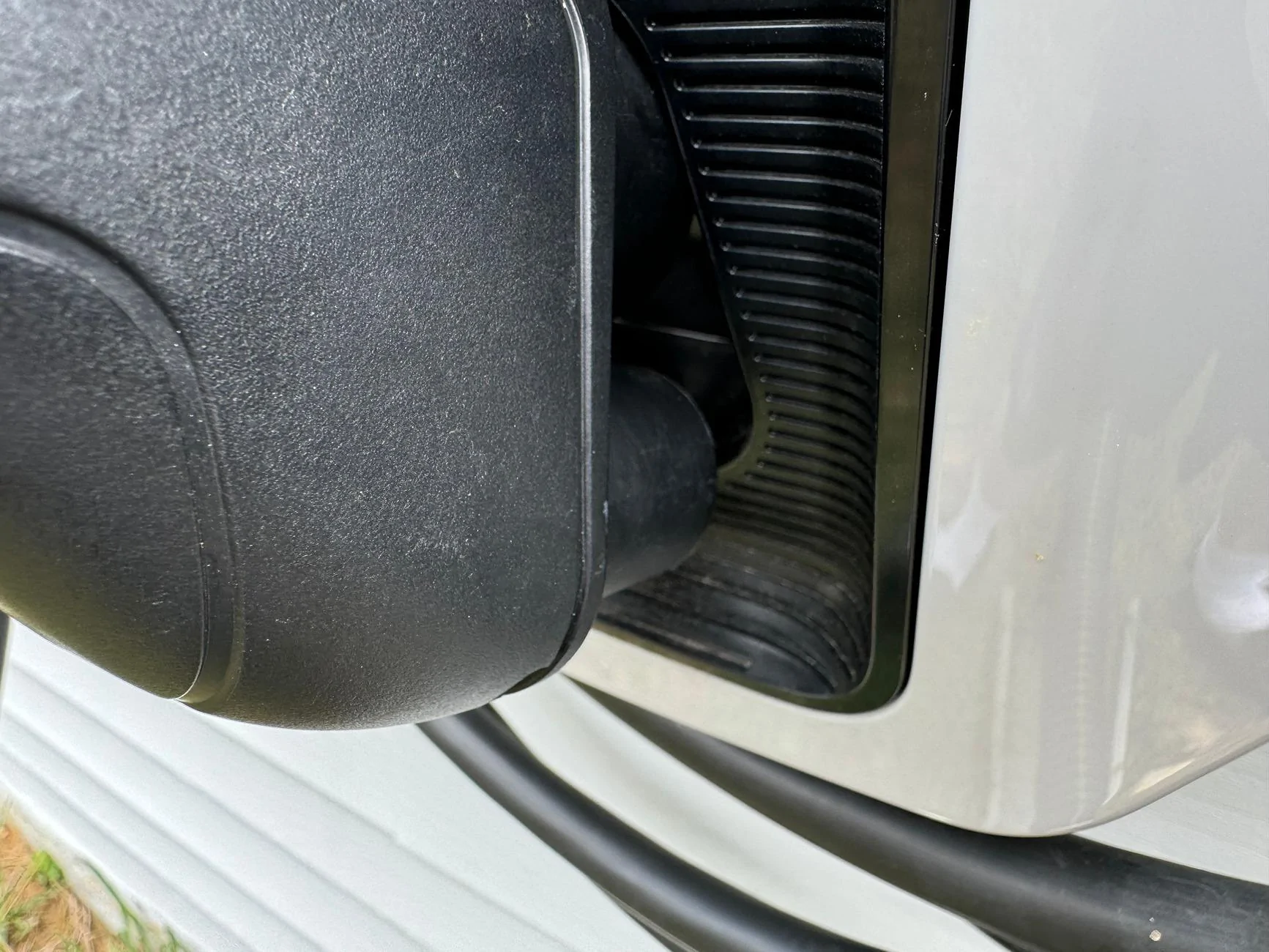 Ford F-150 Lightning Plug Will NOT Disengage From FCSP FIXED POST 87 Charge Station Pro Image 6