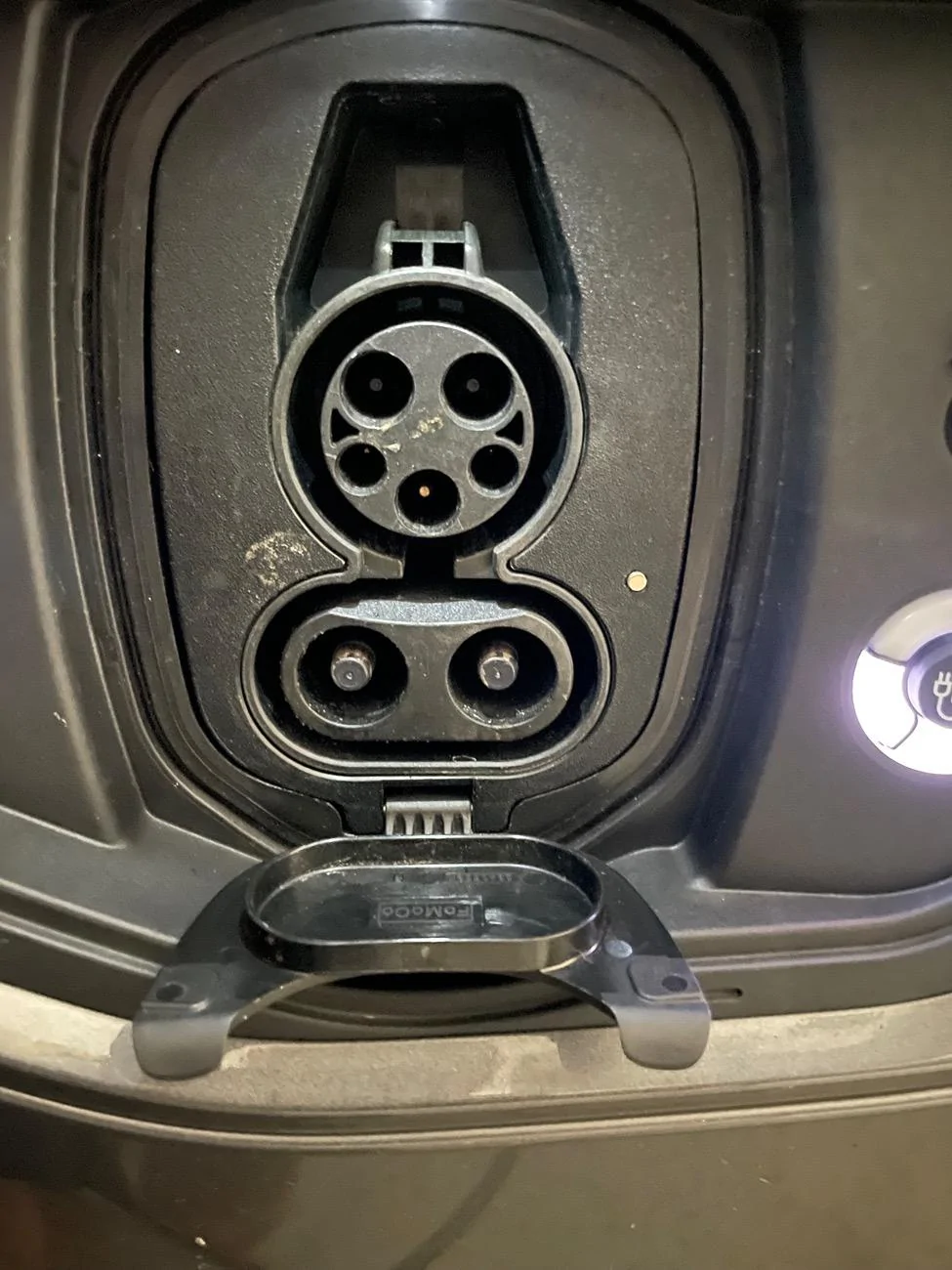 Ford F-150 Lightning Does your CCS cover have a magnet? IMG_2344