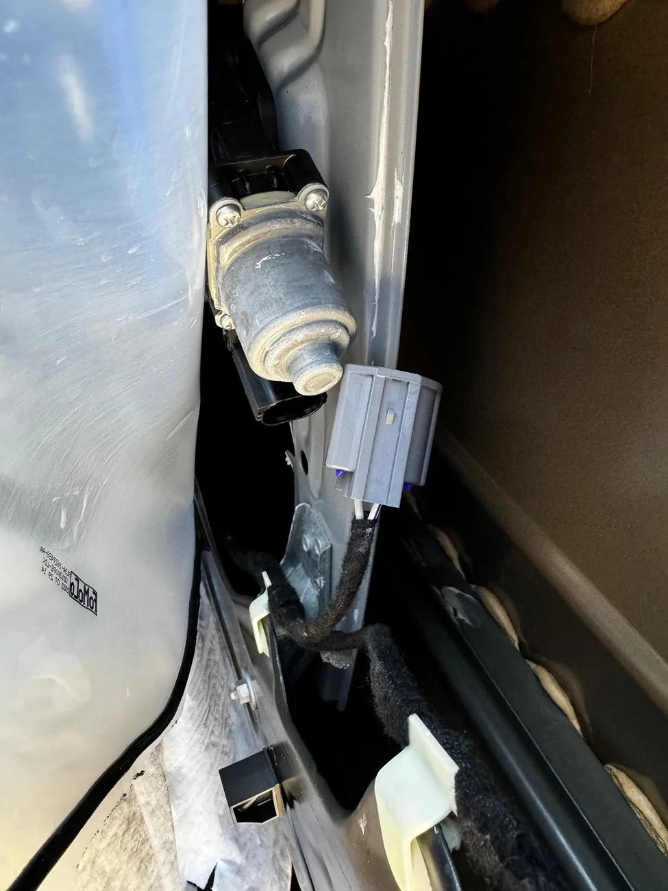 Ford F-150 Lightning Rear window stuck won’t go back up IMG_5508