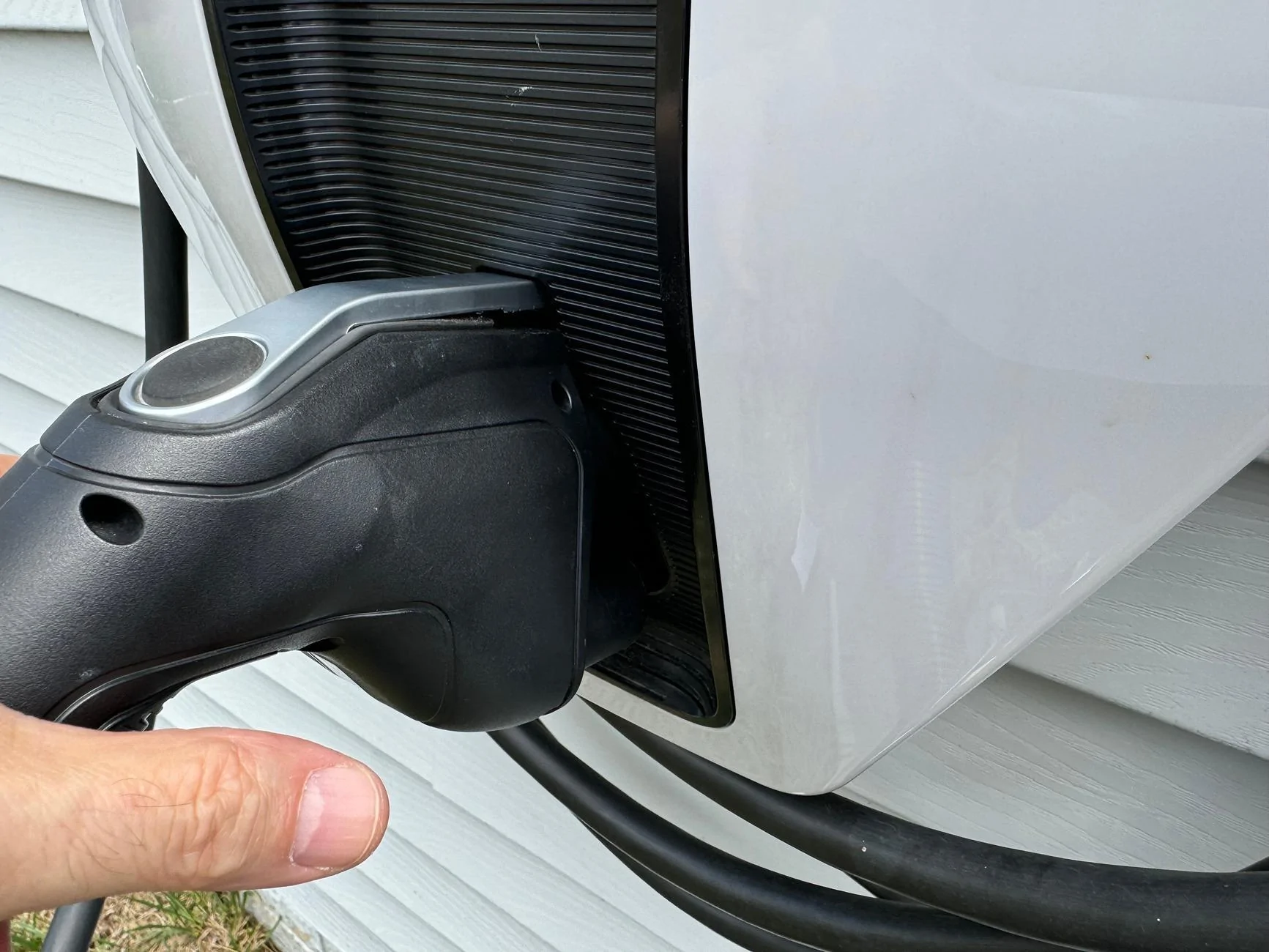 Ford F-150 Lightning Plug Will NOT Disengage From FCSP FIXED POST 87 charge-station-pro-image-7-jpg
