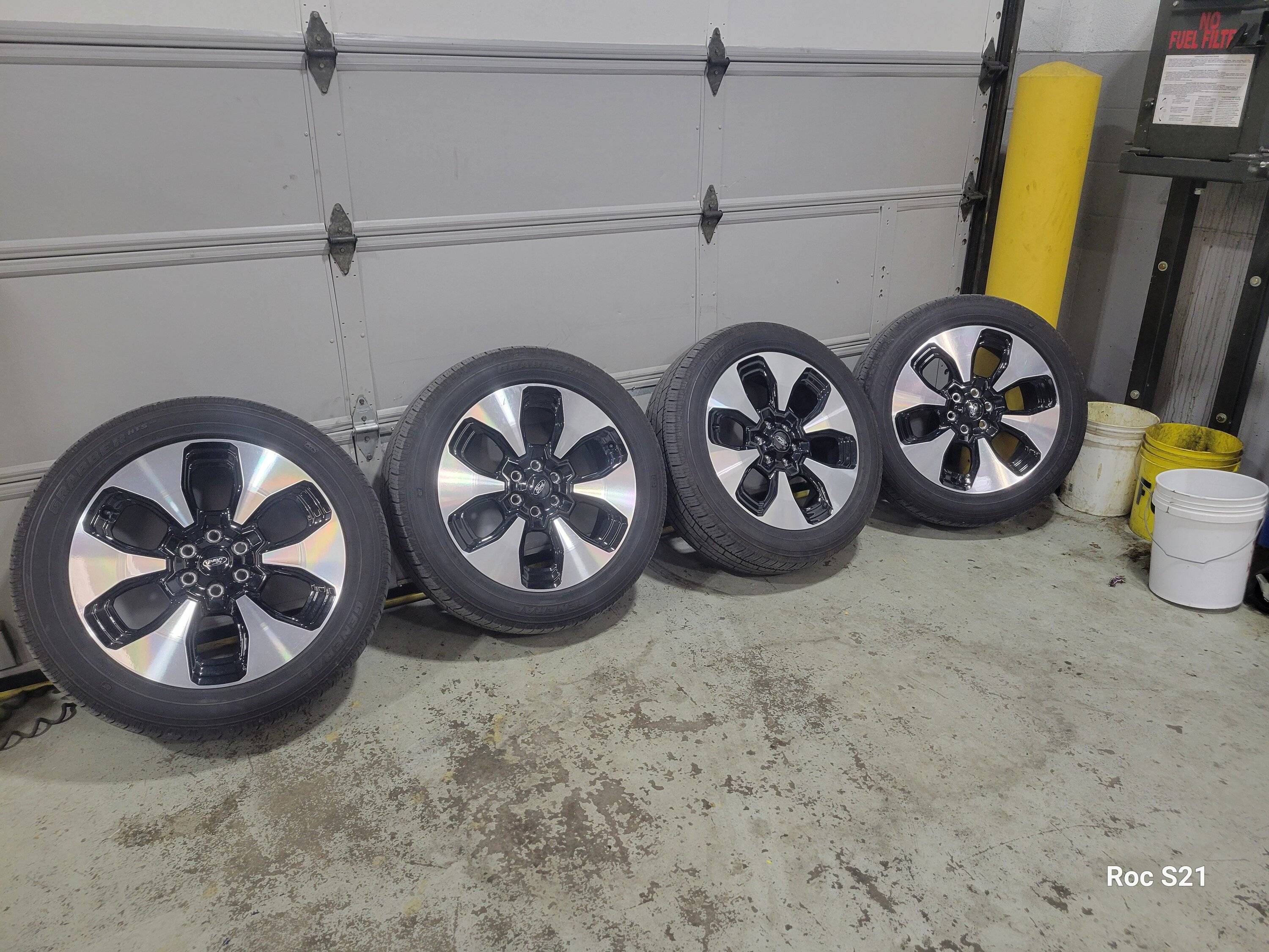Ford F-150 Lightning SOLD   SOLD  SOLD*****NEW PRICE** $1,000 OBO + SHIPPING 2023 Platinum 22" wheels and tires. all 4 tires