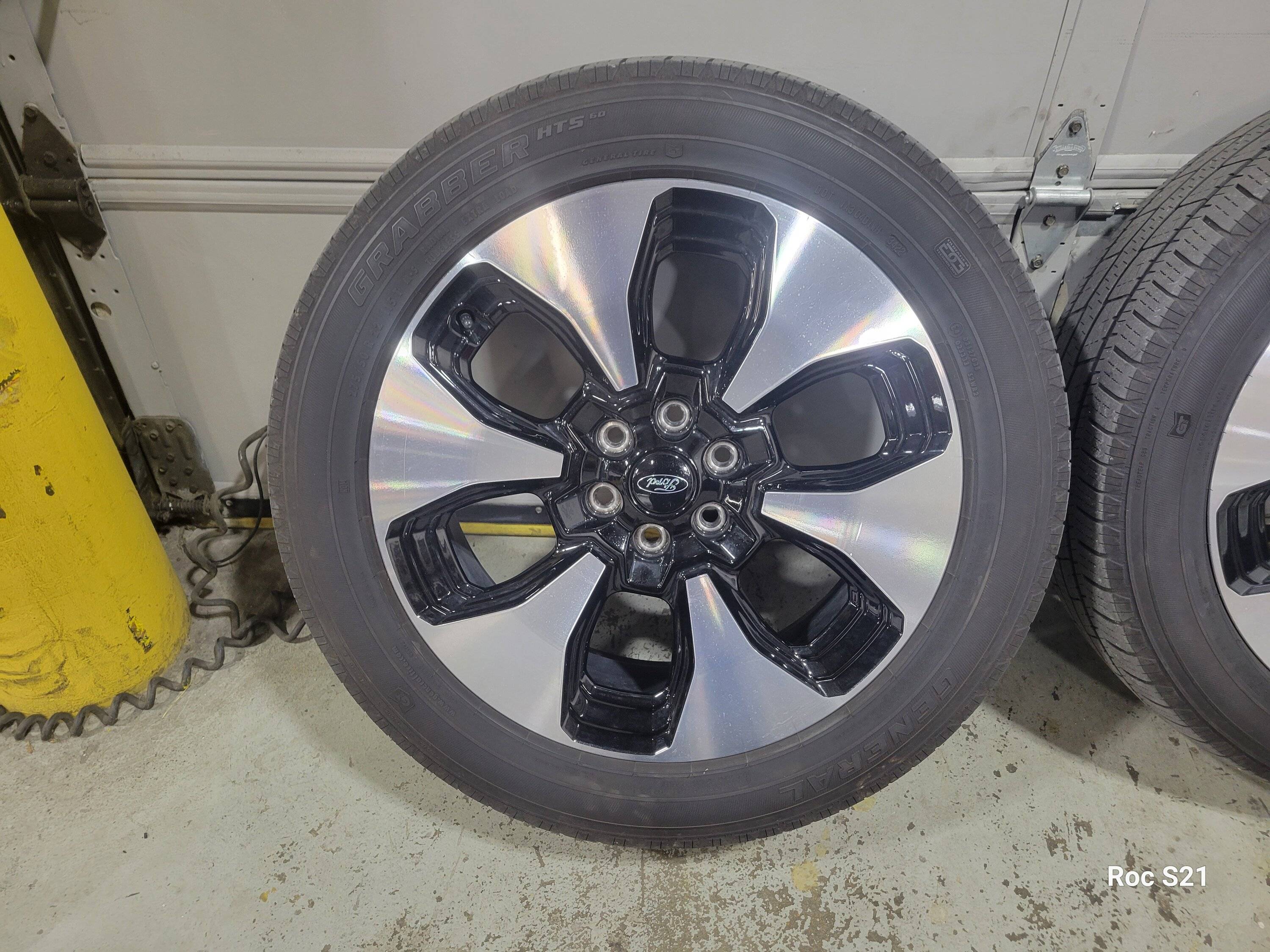 Ford F-150 Lightning SOLD   SOLD  SOLD*****NEW PRICE** $1,000 OBO + SHIPPING 2023 Platinum 22" wheels and tires. 20240916_204304