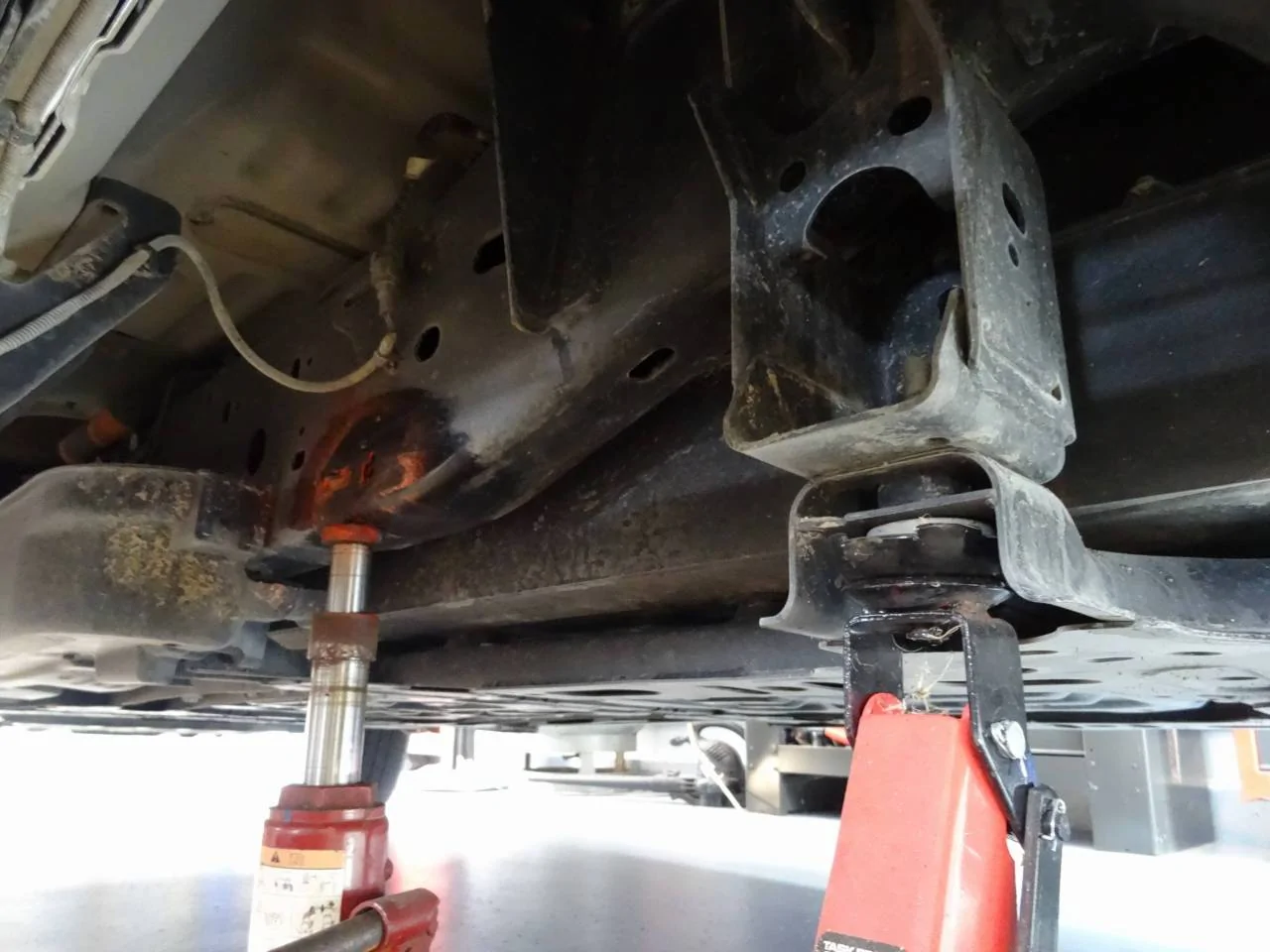Ford F-150 Lightning How can I use jack stands when the jack is in the only jacking point under truck? jack234