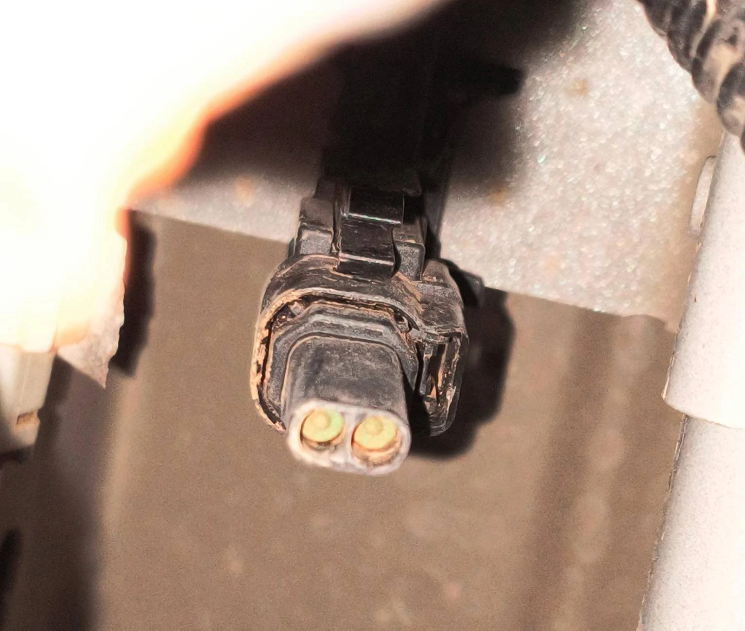 Ford F-150 Lightning Topper third brake light 2024 Pro - identify electrical connection harness