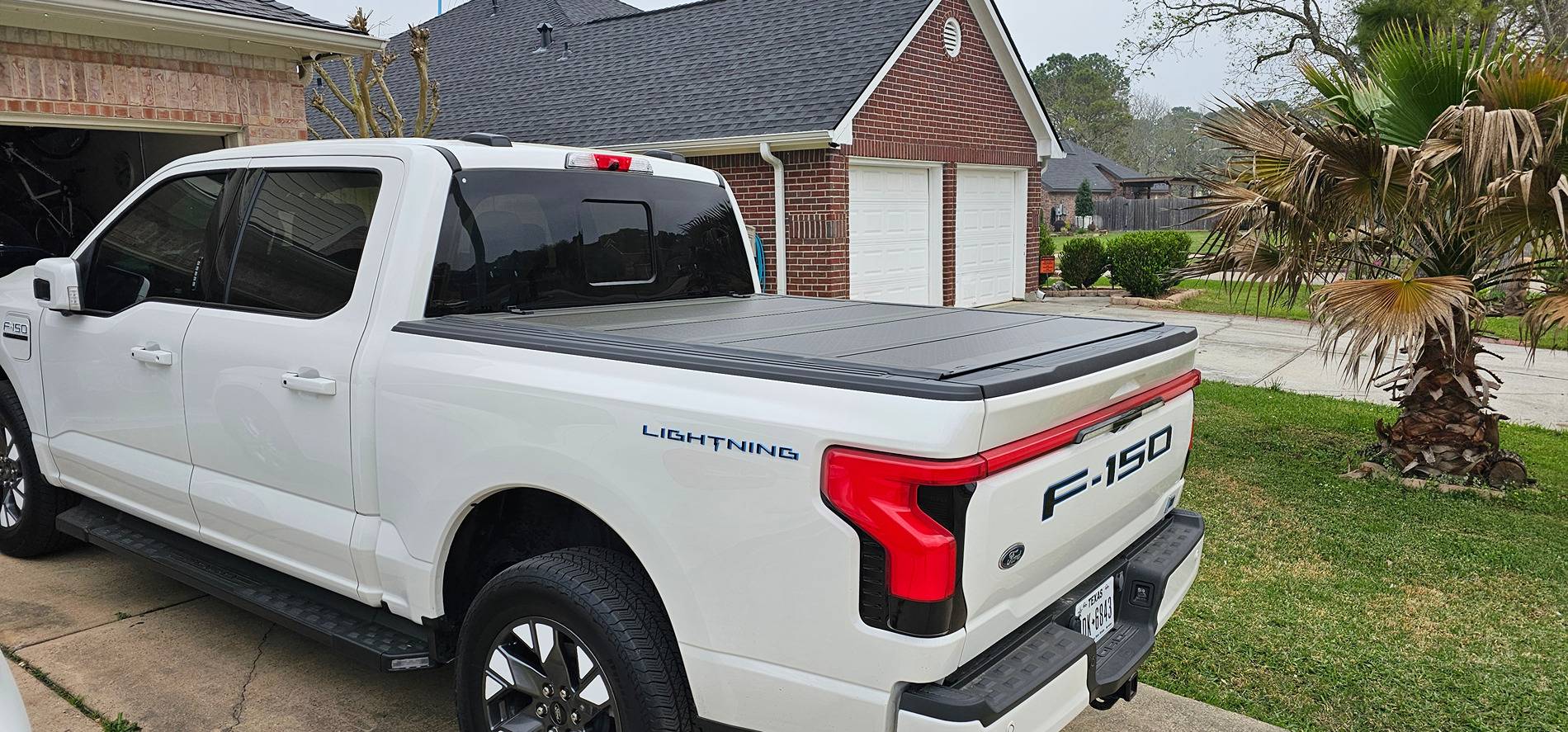Ford F-150 Lightning Great Deal! Leer/Ford 4 Panel Hard Tonneau 20250314_123352