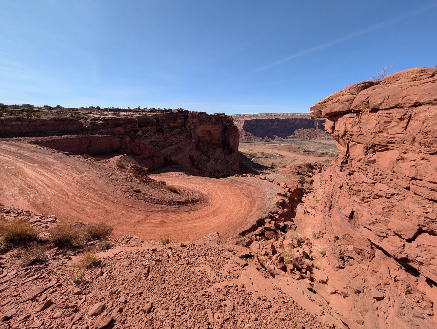 Ford F-150 Lightning Road trip to Moab and Canyonlands National Park, including some light offroading PXL_20250323_214554514.RAW-01.COVER