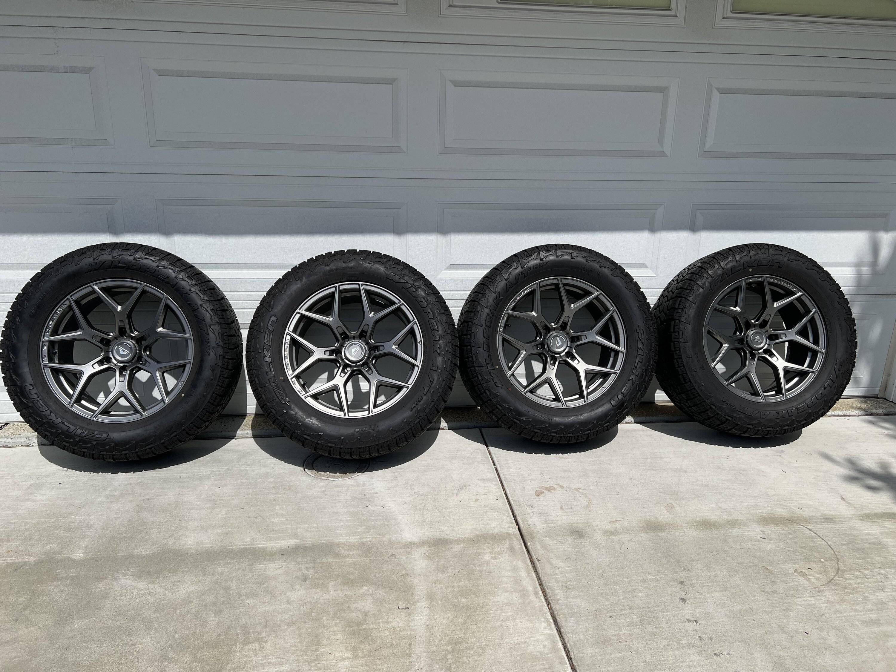 Ford F-150 Lightning Vorsteiner Venomrex VR601 20x9 Carbon Graphite w/ 305/55R20SL Falken Wildpeak 4W - $2500 IMG_2776