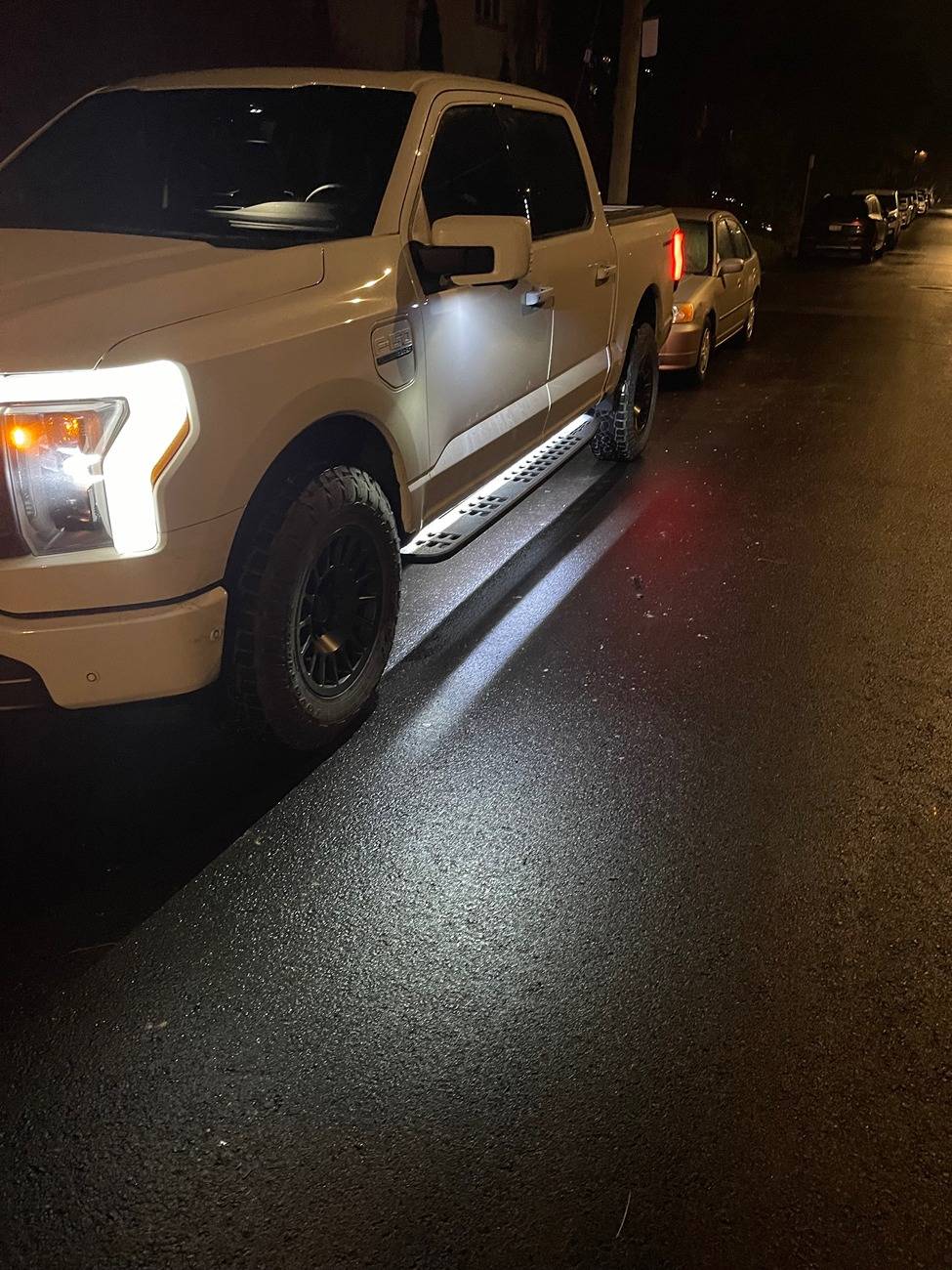 Ford F-150 Lightning '23 Tri-Star White Metallic Lariat ER - Method 18"s Toyo OC AT3's Night side 3