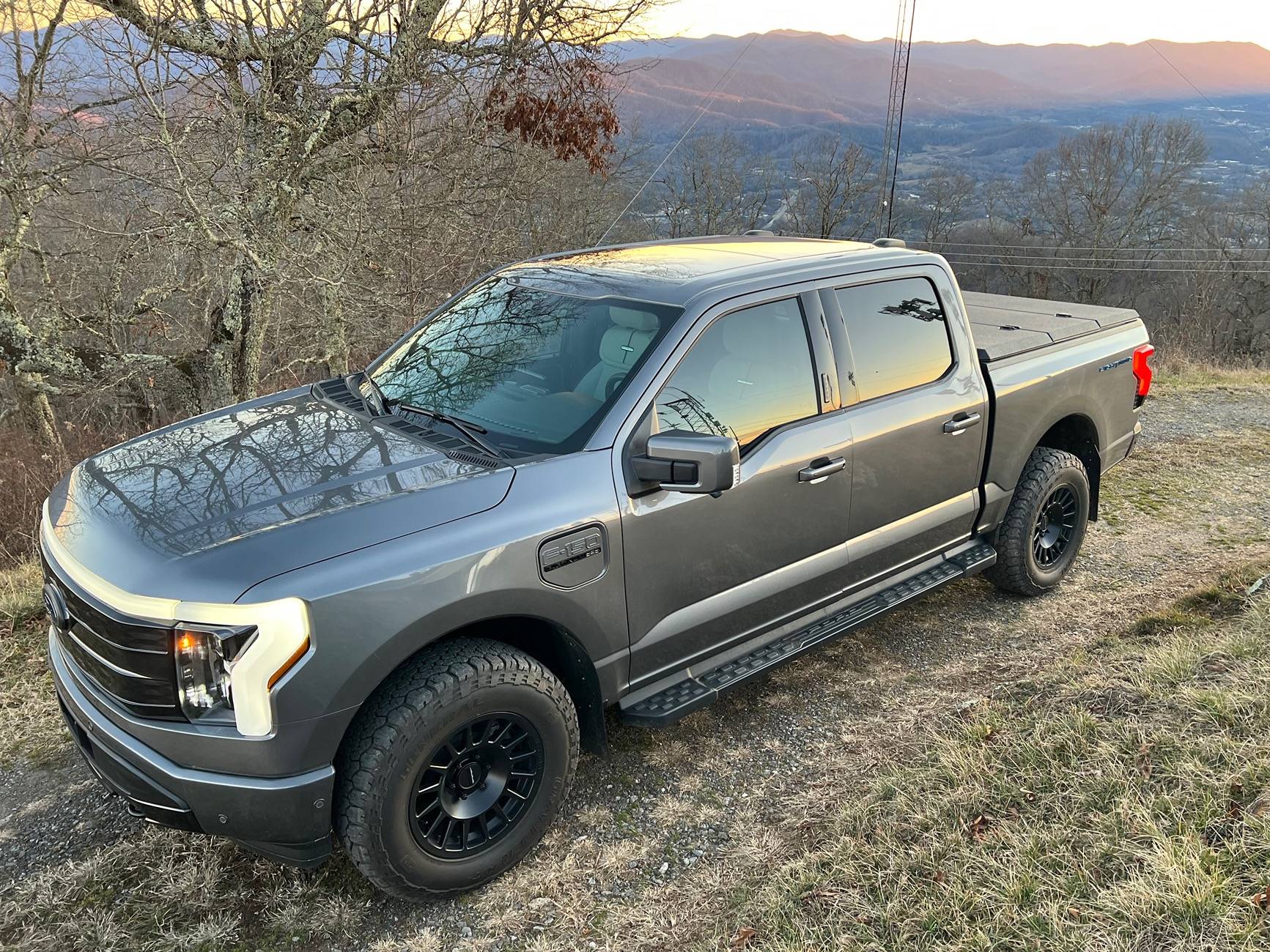 Ford F-150 Lightning '23 Tri-Star White Metallic Lariat ER - Method 18"s Toyo OC AT3's IMG_9119