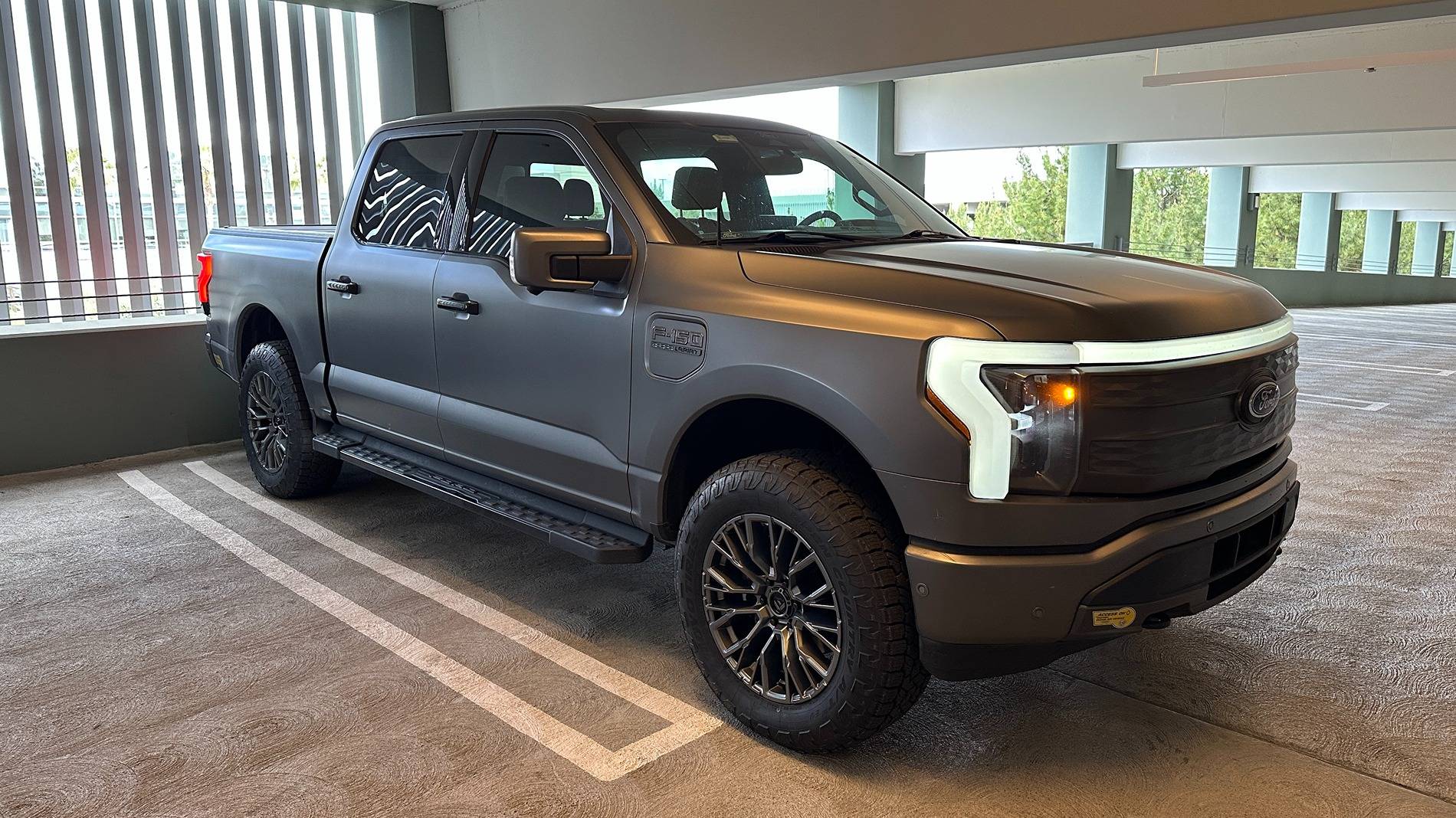 Ford F-150 Lightning Eibach 2.1" level, 275/65R20 tires, Fuel Rebar +20 wheels IMG_4105.JPG