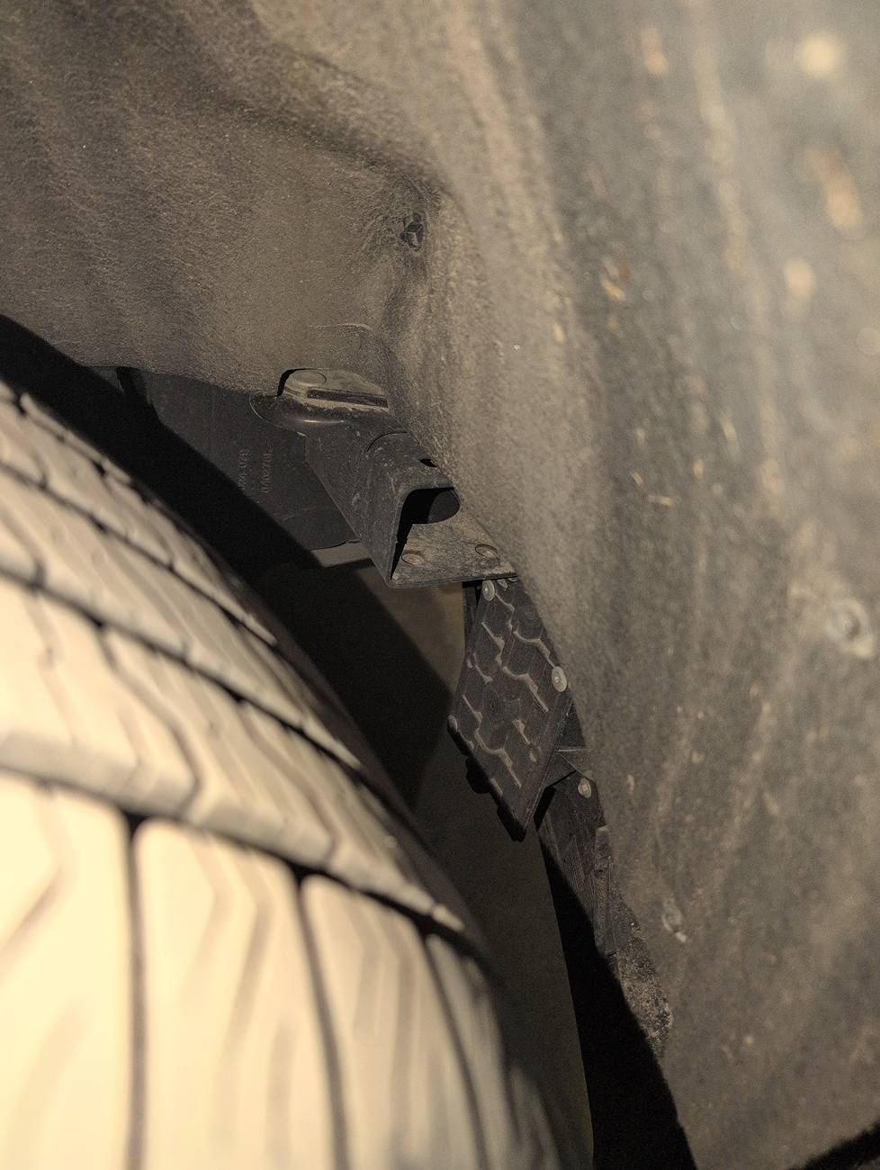 Ford F-150 Lightning Does 2024 Flash come without crash bars? 17460595486673644906313987534013