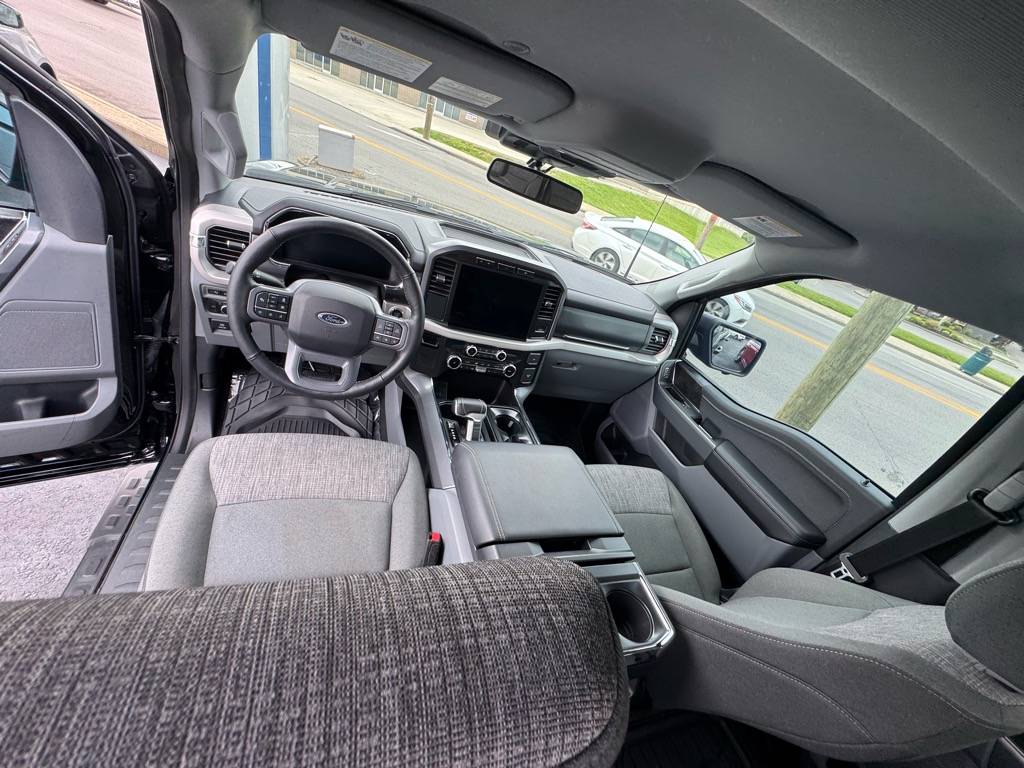 Ford F-150 Lightning XLT ER 8A34DBFC-BC01-4D68-A0F7-E8DDF85C32E5-1D4B6FE0-C6B7-4C50-84DC-A090E11AB1D6