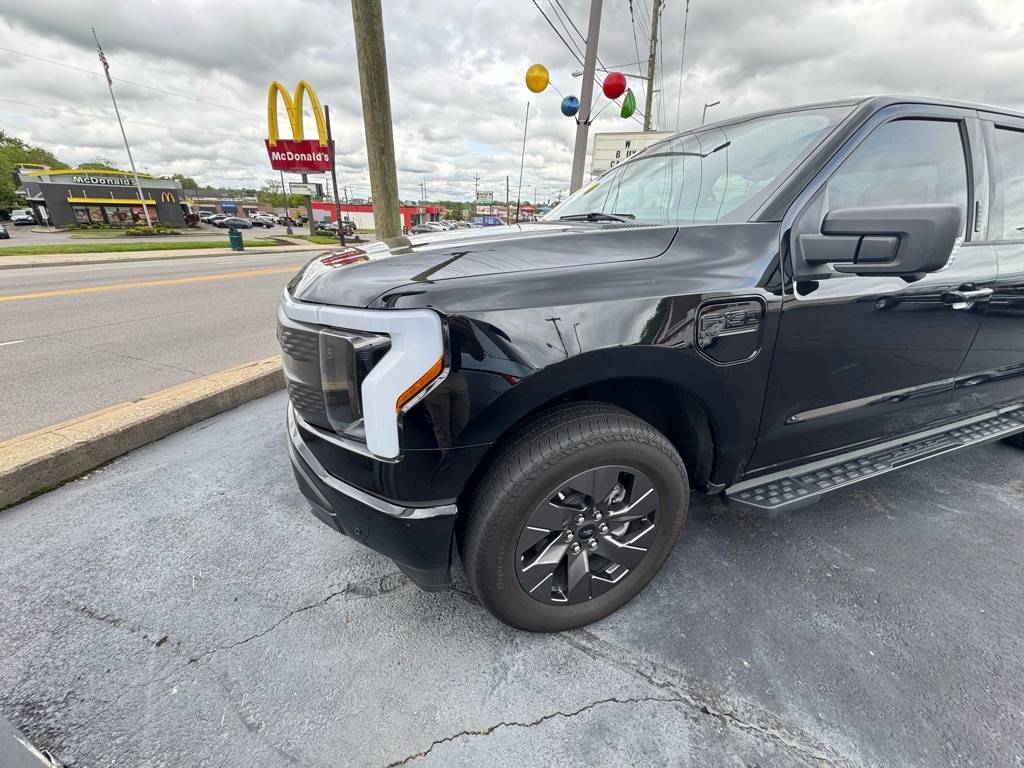 Ford F-150 Lightning XLT ER E8532364-8835-4E83-8C42-0A666846F167-D6228DA9-2EB0-4F85-A7CB-BC5F431D30ED