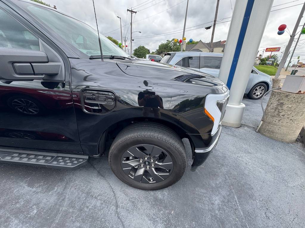 Ford F-150 Lightning XLT ER 19B54C0D-AB70-460C-B9FB-8C11849732A9-2628D968-9014-4BCB-9BC2-A130FE0418AD