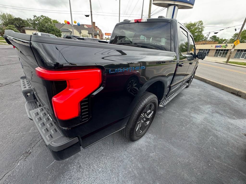 Ford F-150 Lightning XLT ER 6D7BDC57-A864-4409-89C2-A9A76BB8B51E-EA8F1758-2CC4-4931-8513-1EA2D7CF912F