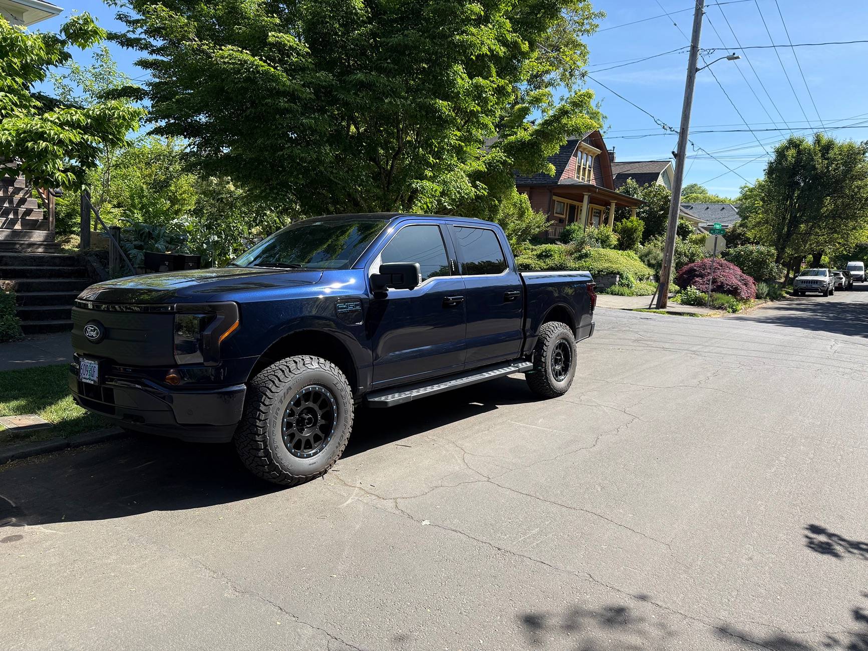 Ford F-150 Lightning 2025 Flash 3” rough country level kit, BFG 285/75-18, Method 305 wheels with blue bead bolts IMG_1367