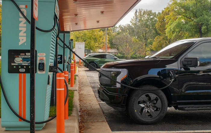 BlueOval Charge Network expands Plug & Charge to IONNA and Ford Charge