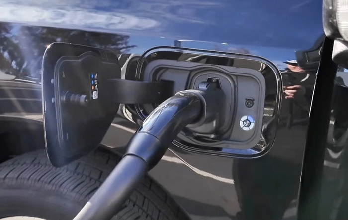 Lightning Charging Test at First True V4 Tesla Supercharger Open to Non-Teslas