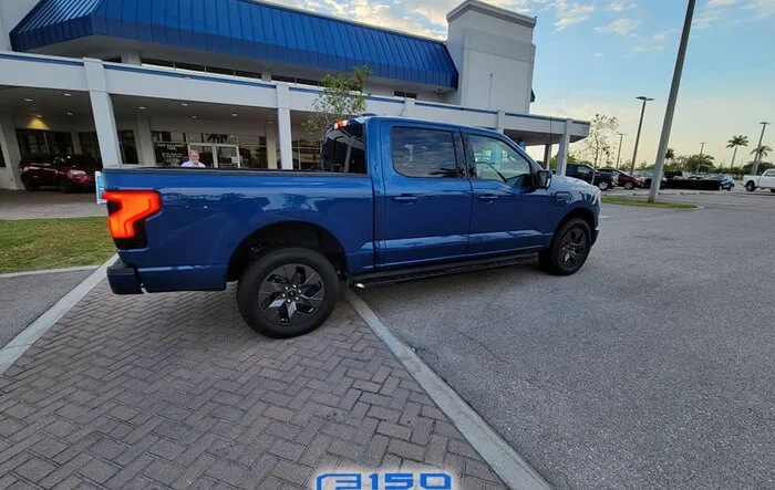 [Correction] Atlas Blue F-150 Lightning preproduction at dealer